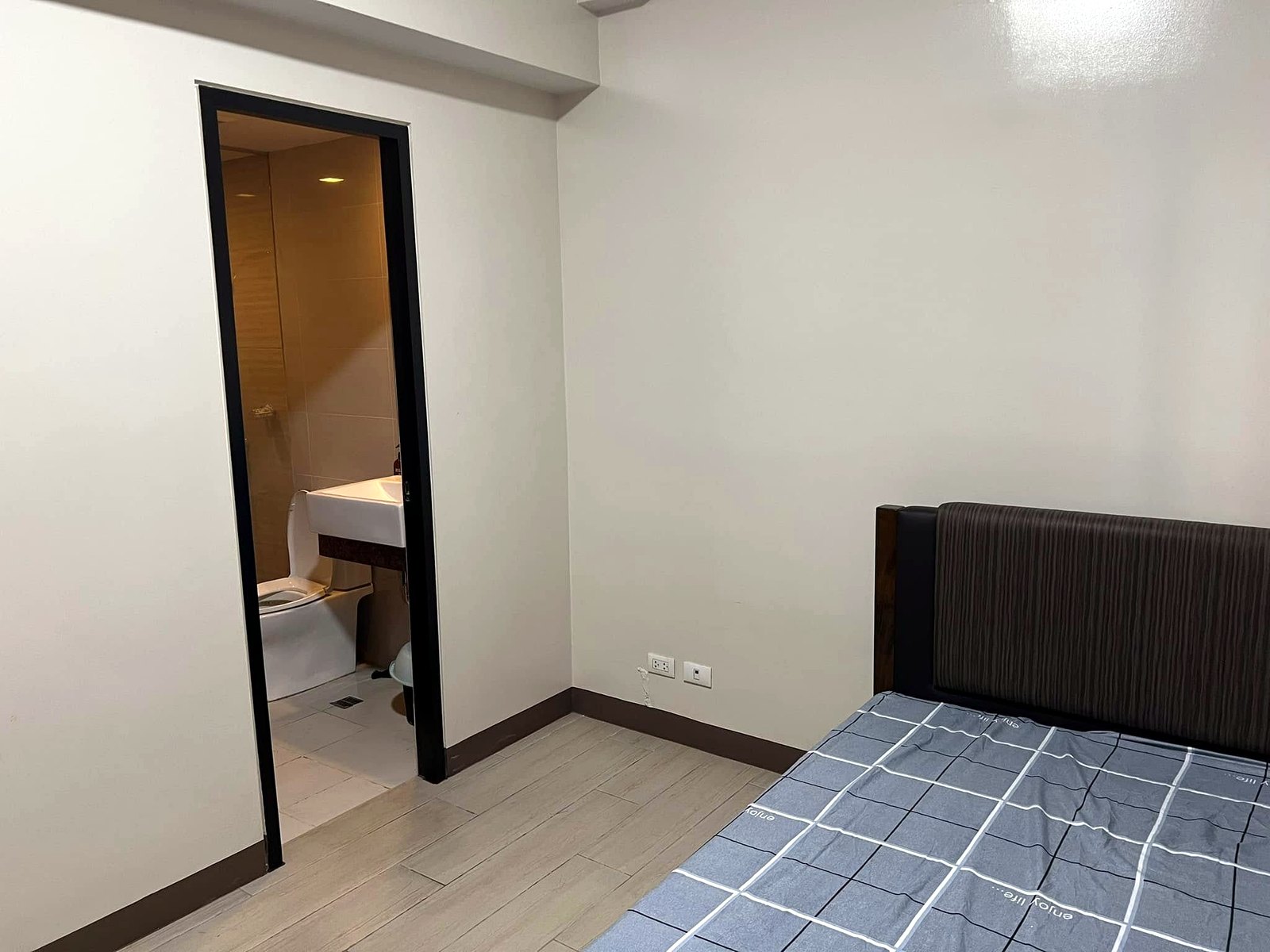 Bed and bathroom entrance